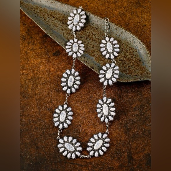 Never worn: Women’s small chain belt - Picture 1 of 4